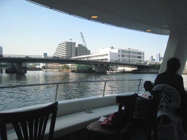 豊洲運河の船カフェ